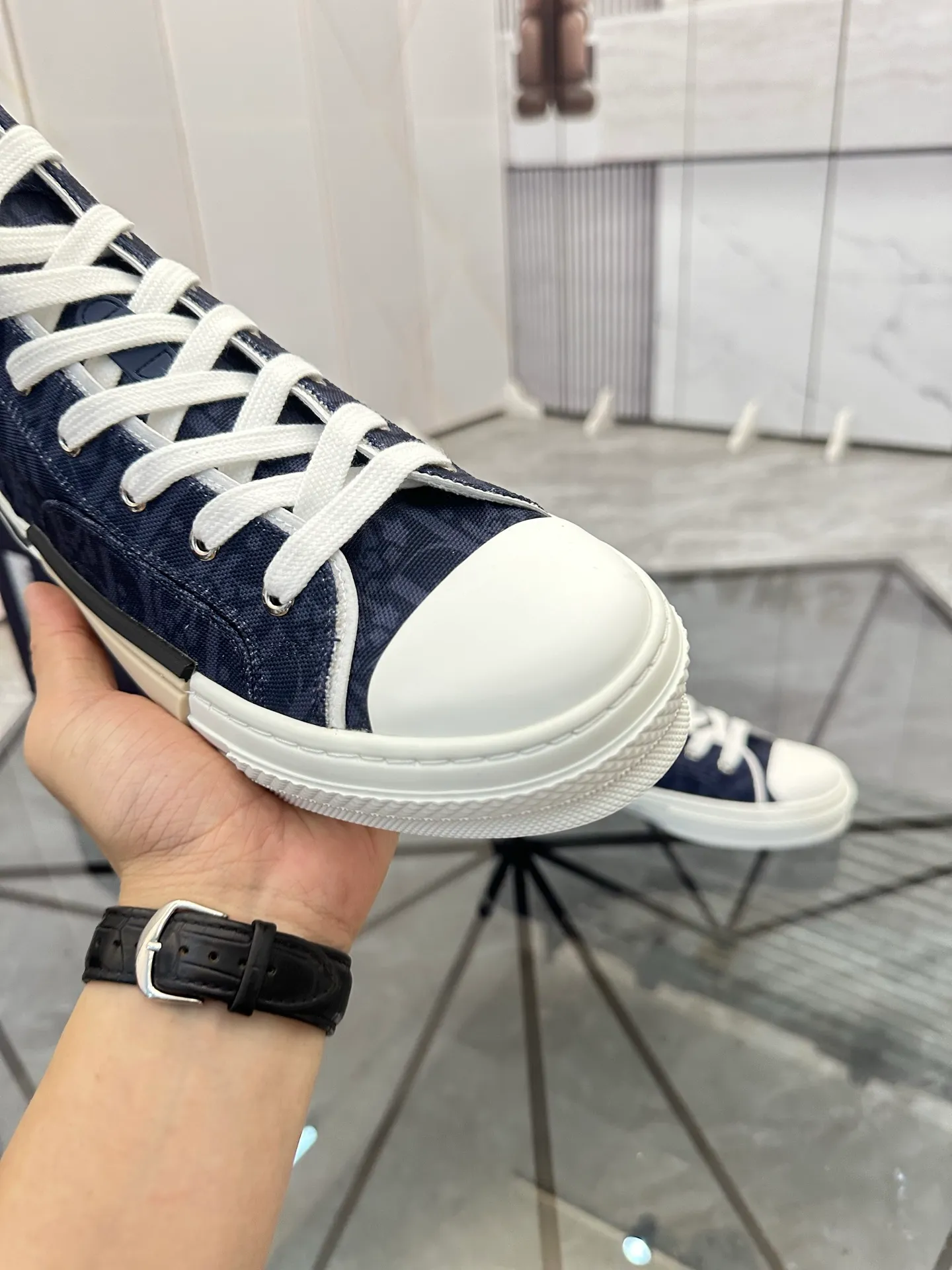 Selling men's shoes 💰: 💰P460¥ Product trademark: Dio* "Dior*" high-top casual shoes Regular size: 36-45 (can be customized to 46) Couple style B23 Product materials: Upper imported original fabric, breathable lining, original outsole. No.: 007